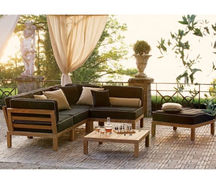Create a cosy corner in your outdoor area. The warm shade of the sturdy ... Outdoor corner sectional furniture with shade
